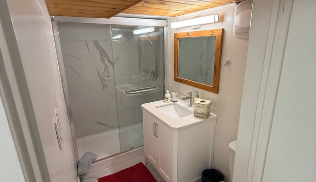 Spacious 2BR Basement Full Kitchen Vaughan in Vaughan