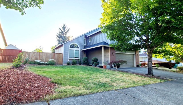 Spacious & Conveniently Located 4/2.5 House in Tigard