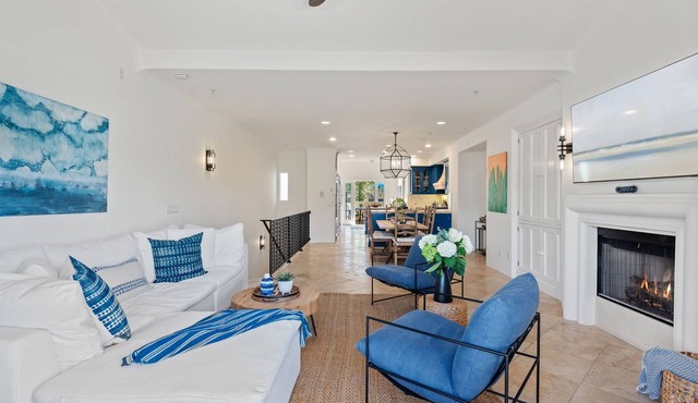 Stunning and Spacious Townhouse at West Beach with Private Rooftop Patio! in Santa Barbara