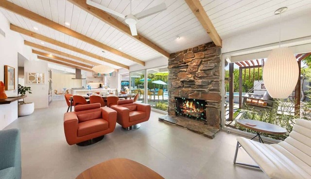Stunning, Modern Twin Palms 5 Bedroom in palm springs