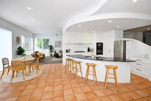 Stunning Mooloolaba Waterfront Home -10 guests ZB1 in Mooloolaba