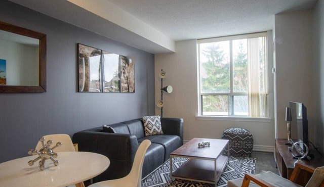 Stylish 1BR+Den Retreat in Markham in Markham