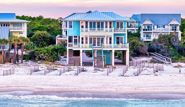 Sunrise Point - Beach Front, Pet Friendly, Community Pool, Biking Trails!