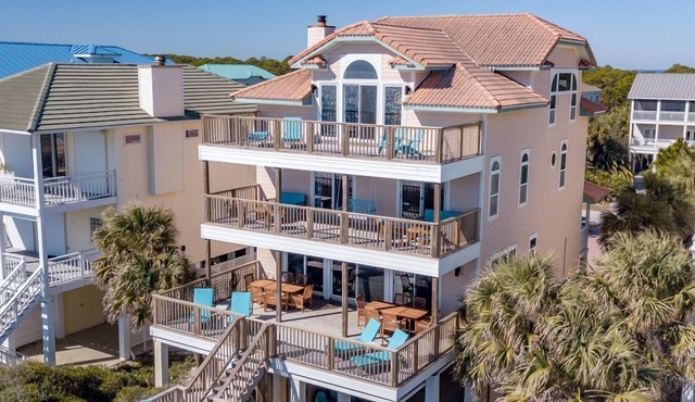 Sunshine & Savings 20% OFF! BEACHFRONT, 5BR/4.5BA, Sleeps 22, Elevator