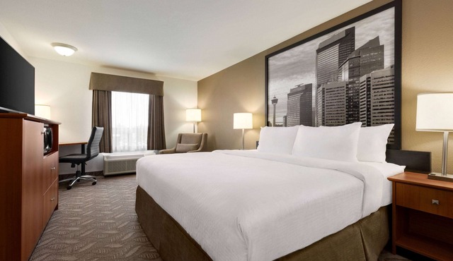Super 8 by Wyndham Calgary Shawnessy Area in Calgary