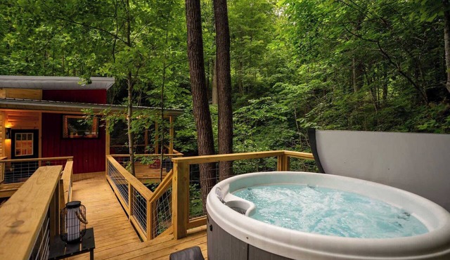 Terrace Creek Retreat | Creekside Hot Tub Escape | 5 Min From Nada Tunnel! in Stanton