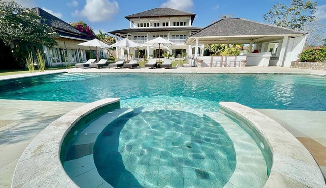 The Backyard Bingin - Cliff Top 10 bedroom Private Villa by Bingin Beach in Pecatu