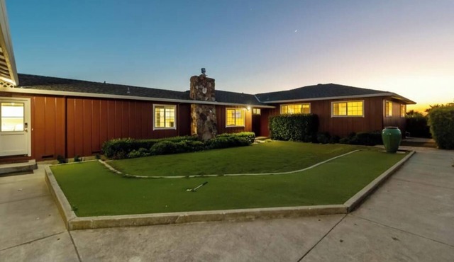 The Great Escape 5 Bedrooms -Pool, Sauna, Private Acreage . in San Jose