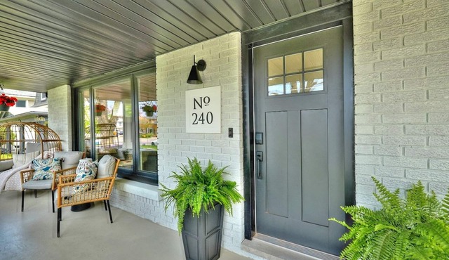 The Newark House- Best Location, Modern, Old Town in Niagara-on-the-Lake