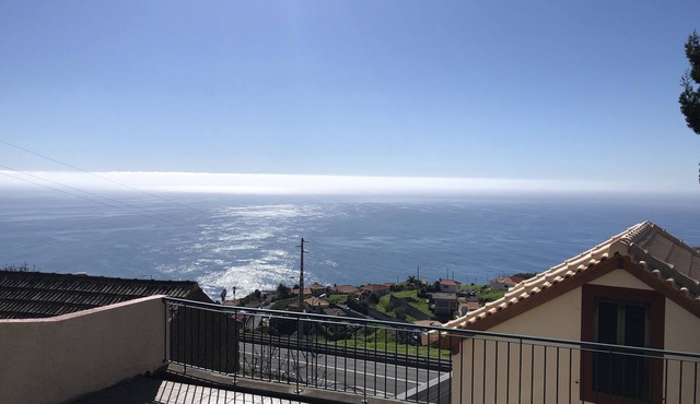 Traditional house. Fantastic sea view. Large outdoor spaces with barbecue. in Calheta