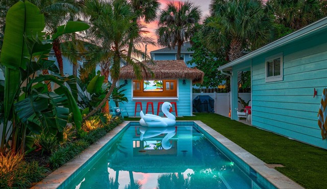 Tropical Modern | Pool, Walk to Beach, 2 En Suites in Jacksonville Beach