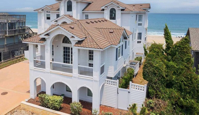 Ultimate Outer Banks oceanfront accommodation with lavish finishes and furnishings in Duck
