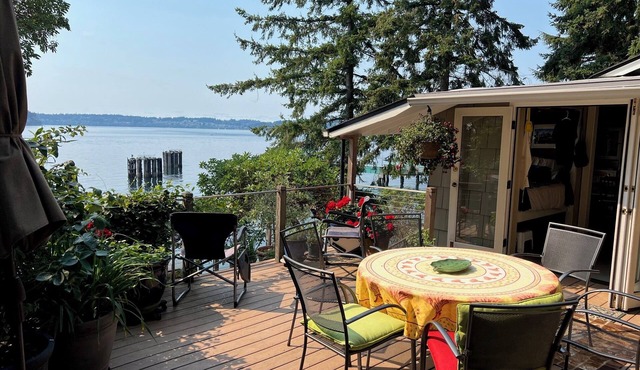 Vashon Waterfront: Great Views of Forest & Sea - Cozy, Sunny, Seaside Cottage in Vashon