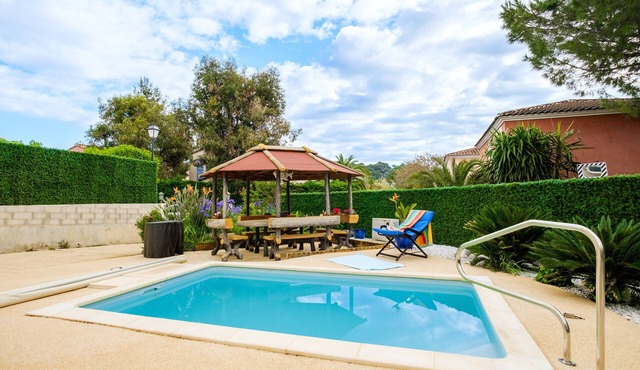 Villa 'Gnoki' with Private Pool, Wi-Fi, and Air Conditioning in Cannes