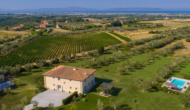Villa Il Meluccio 12, Emma Villas in Castellina Marittima