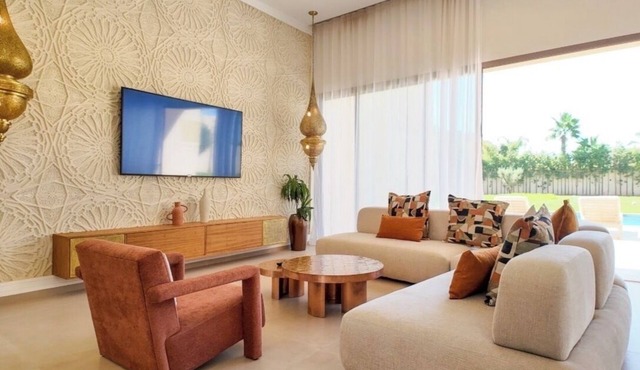 Villa Lila - Luxury Villa with Heated Pool & Private Staff in Marrakech