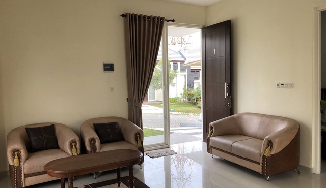 Villa metro (close with alun alun batu city, jatim park, flower garden) in Batu