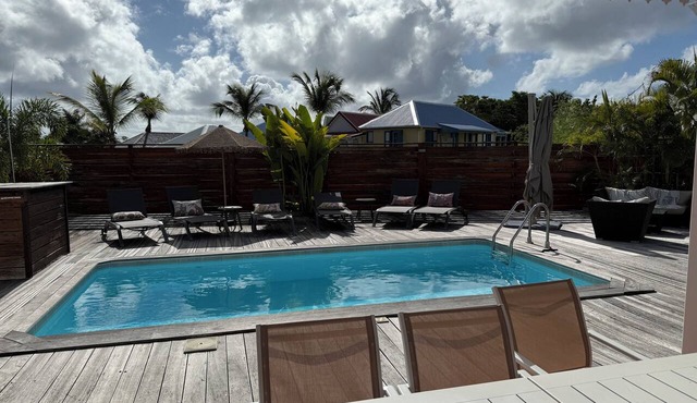 VILLA SUZANNA in the heart of Orient Bay. Beach and restaurants: 3–4 minutes on foot in baie orientale