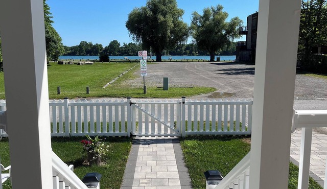 Water view - Perfect location - Modern cottage in Niagara region in Niagara-on-the-Lake