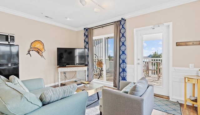 Waterfront #3 King/Studio 1BR- Waterfront Downtown Southport-NO HIDDEN FEES in Southport