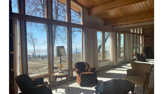Waterfront cabin retreat in St Laurent