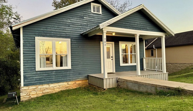Waterfront Private Retreat - Near Downtown in Dover