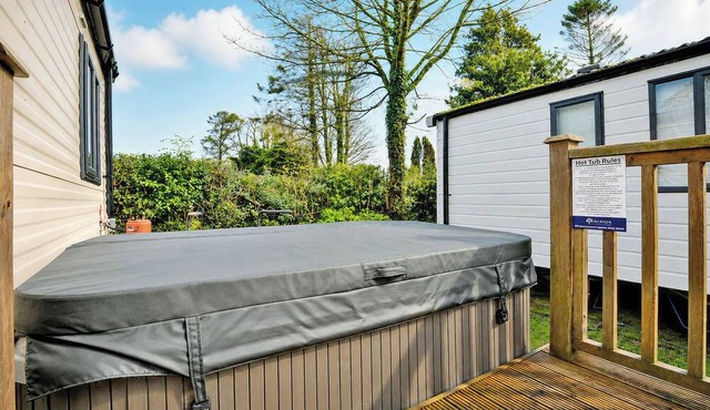 Well equipped modern caravan. in Kilgetty