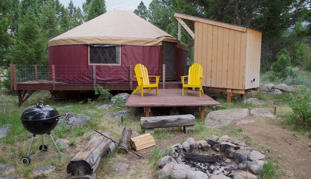 Yurt Next to Clarks Fork of the Yellowstone River, 30 Minutes from Yellowstone in Cody