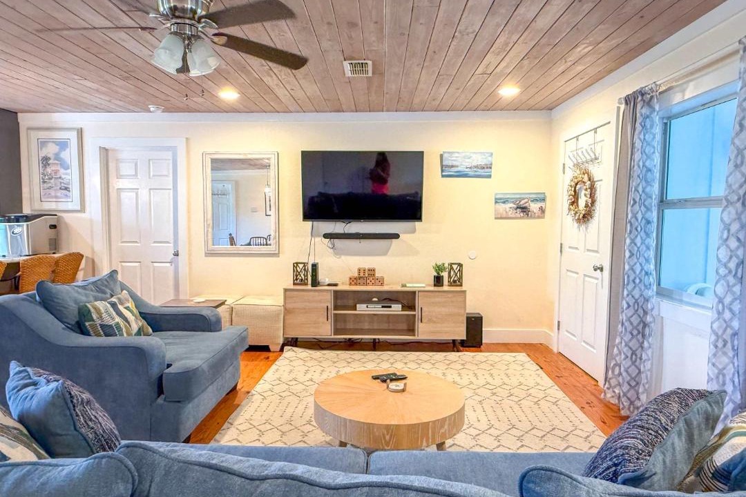 St. George Island House | Pet Friendly Sleeps 9 Golf Cart Hot Tub - Weekly Discounts