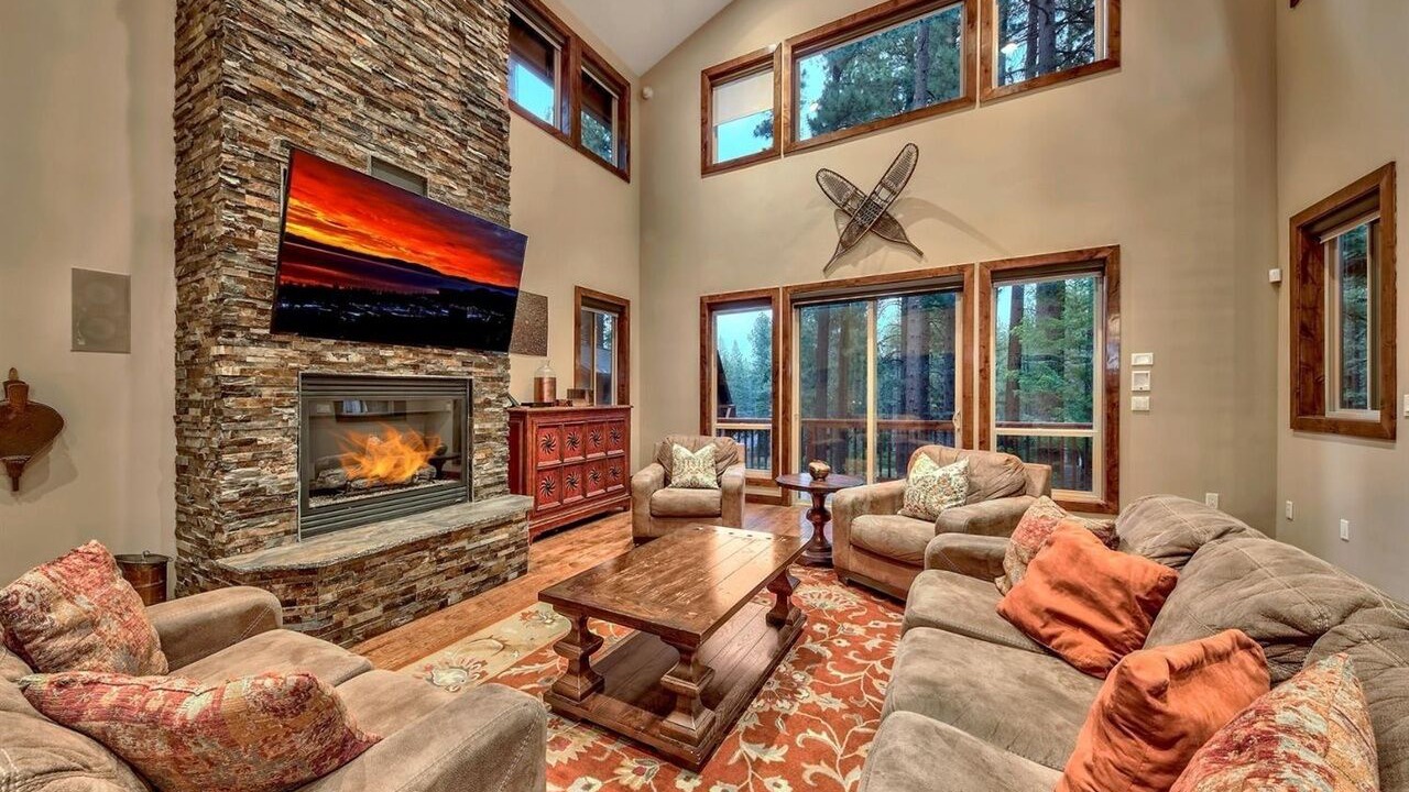 Photo of Livingroom in Tahoe Island