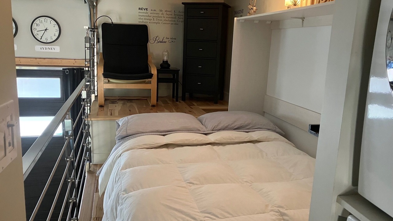 Photo of Bedroom in La Petite-Patrie
