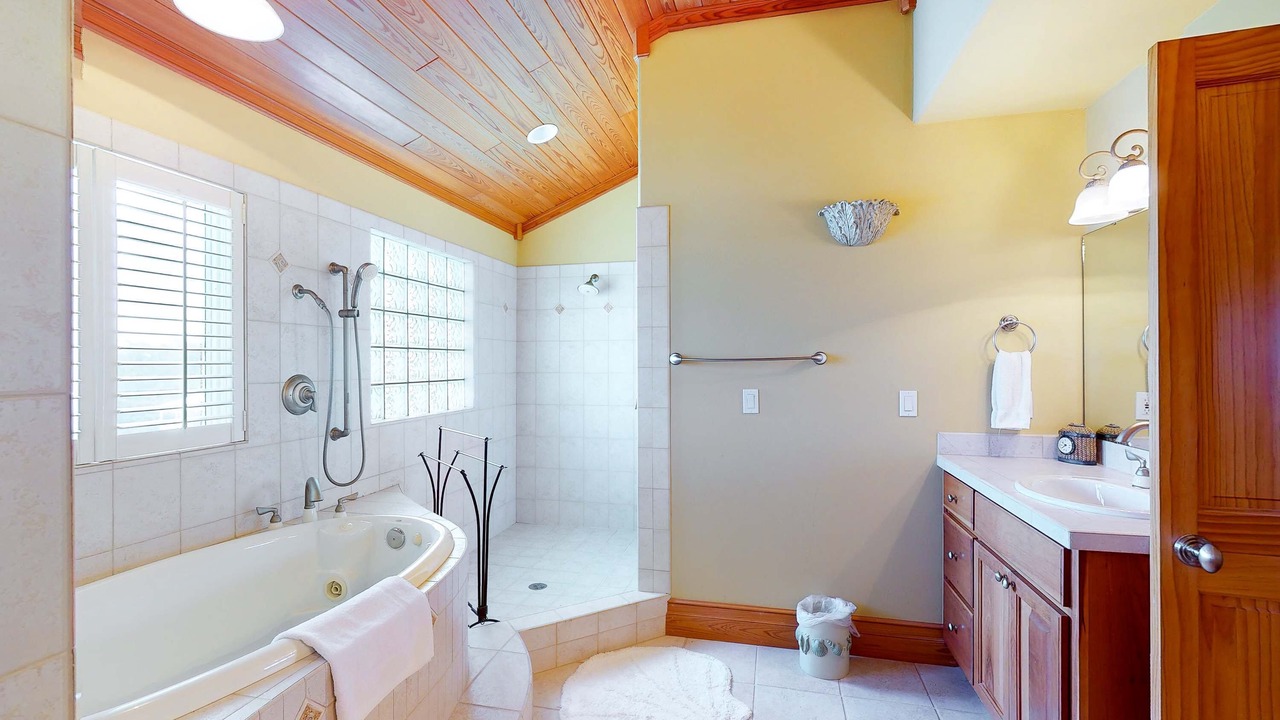 Photo of Bathroom in Plantation
