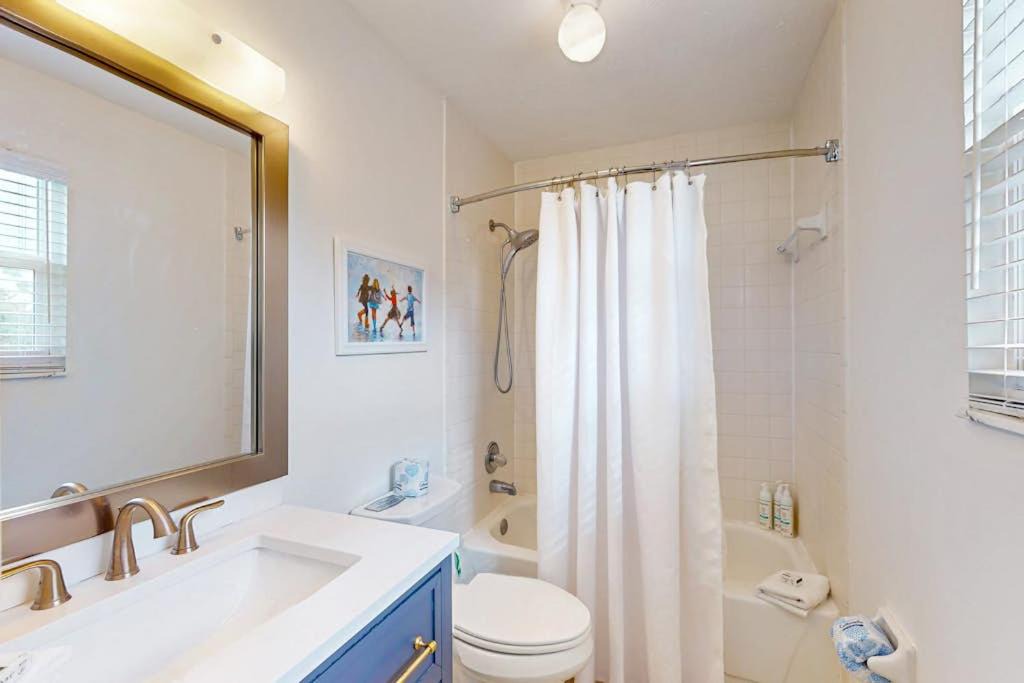 Photo of Bathroom in Plantation