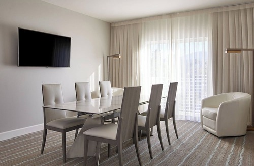 Palm Desert Hotel | Hotel Paseo, Autograph Collection by Marriott