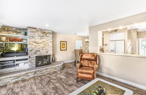 Avalon House | 242MAR-Golf cart, BBQ, WIFI, patio, sleeps 8.