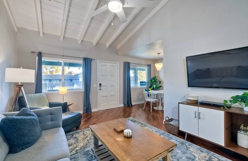 Carlsbad Village Condo | 90 Walk Score l Steps to Beach & Dining | Parking