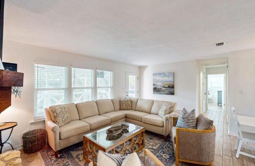 Plantation House | Charming cottage walk to Gulf with shared pools hot tub & central AC