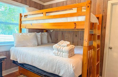 St. George Island House | Pet Friendly Sleeps 9 Golf Cart Hot Tub - Weekly Discounts