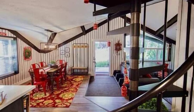 Hidden Gem! Swiss Cottage Ski Chalet in Brighton