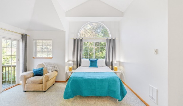Steps to the beach and downtown|3 ensuite BDR beach home|3 fireplaces|WiFi in Cannon Beach