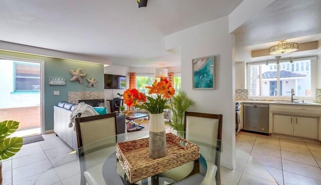 Exclusive Ground Level Patio ☆ Steps to Beach & Bay in San Diego