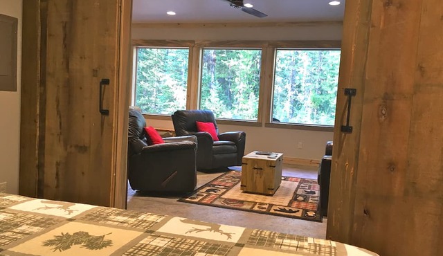 Stunning Cabin Bordering Glacier National Park/Flathead River on 9 Acres! in Essex