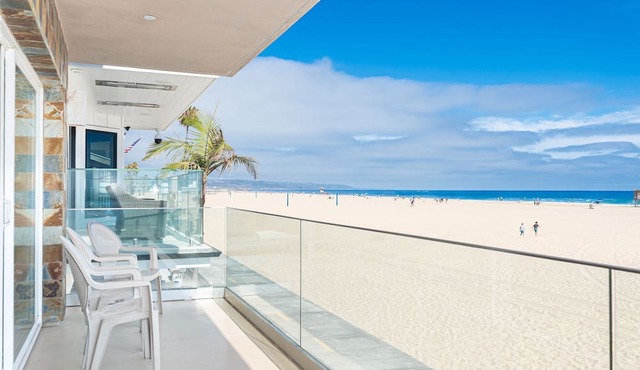 Oceanfront Upper Level Retreat in the Coveted Pier to Pier Location in Newport Beach