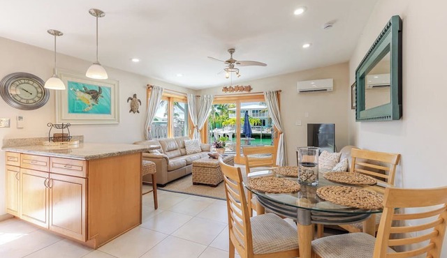 Lazy Tortuga ground level 2bed/2bath half duplex with dockage & cabana club in Key Colony
