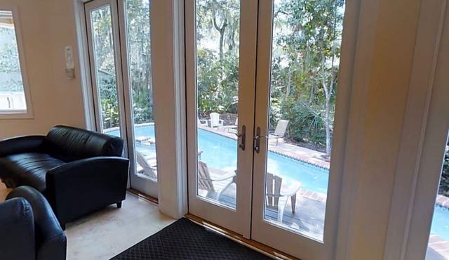 Oct 10-17 open! Private pool, hot tub, walk to beach, bikes, screened in porch in Hilton Head Island