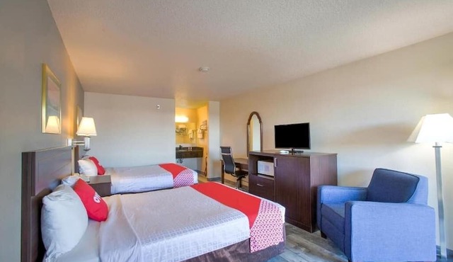 2 Pet-Friendly Rooms Near Horseshoe Lake Park – 0.7mi in Woodland