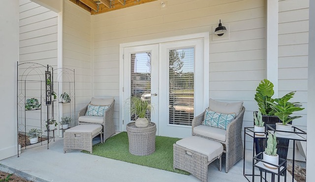 Coastal Luxe Apt Near Fernandina Bch/Amelia Island/JAX Airport & I-95 to DWTN. in Yulee