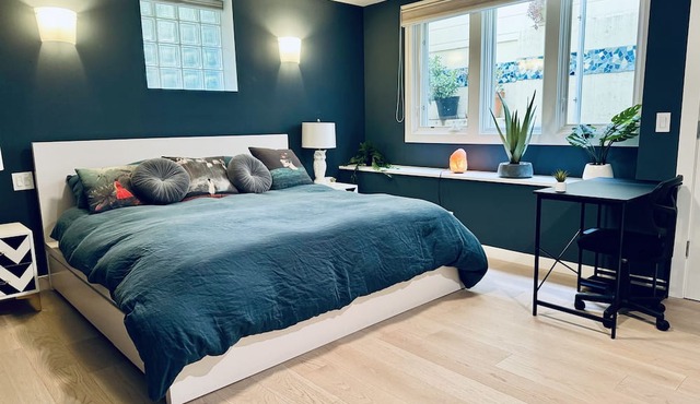 Gorgeous SF 2-Bedroom 2-Bathroom Cottage, 2-Car Garage, Sun Deck & Patio in SoMa in San Francisco