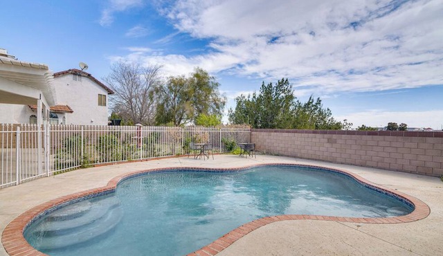 < 1 Mi to Antelope Valley Mall: Spacious Retreat! in Palmdale