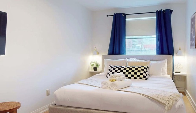 Casa Hotels: Elegant 2BR Suite in Leslieville in Toronto
